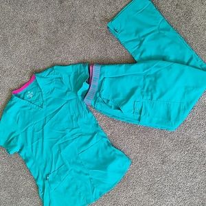 MEDCOUTURE top and bottom scrub set